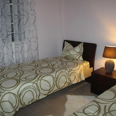 Yvonne Apartment *